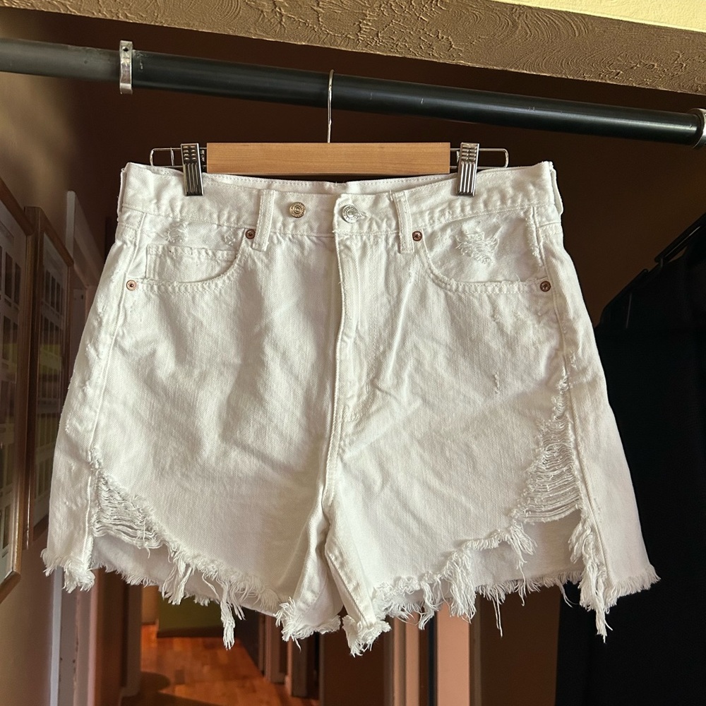 American Eagle “Highest Rise Mom Short” in White